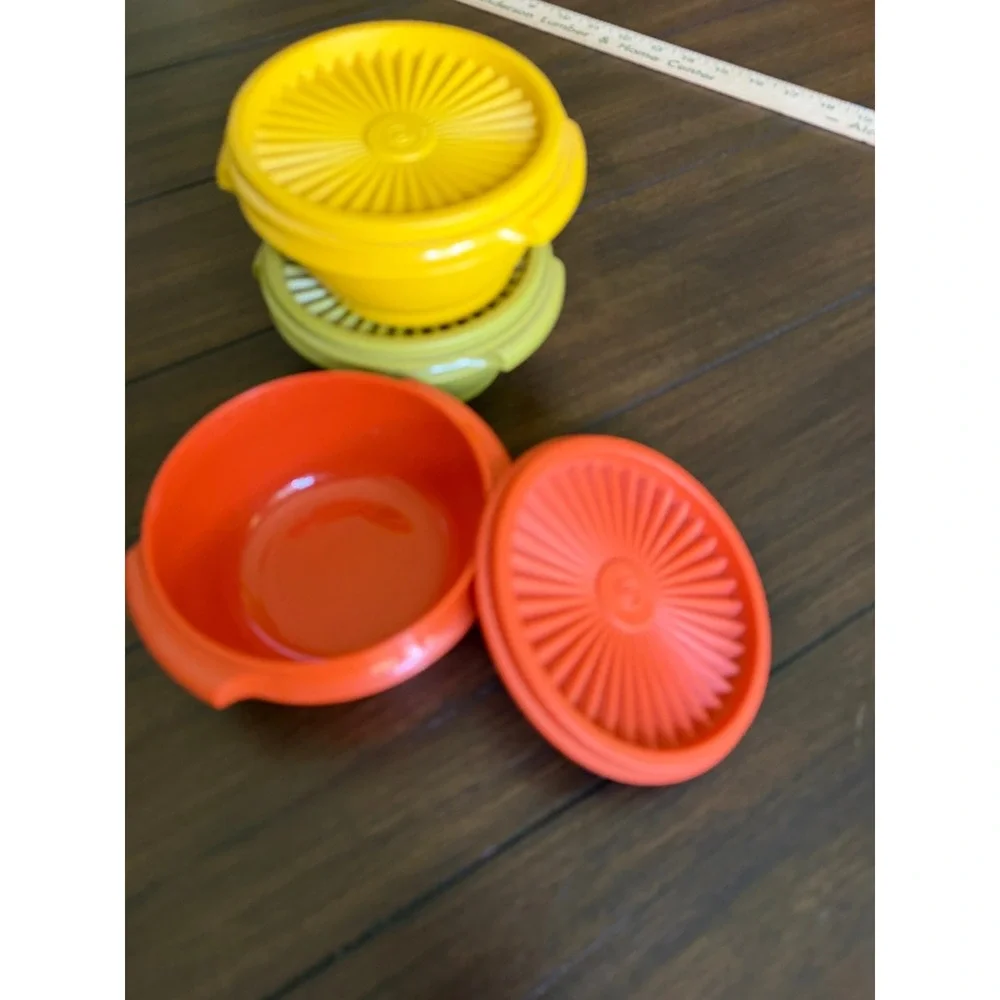 Vintage Tupperware Wonderlier Nesting Bowls Set of 3 Sunburst Lids Orange Yellow